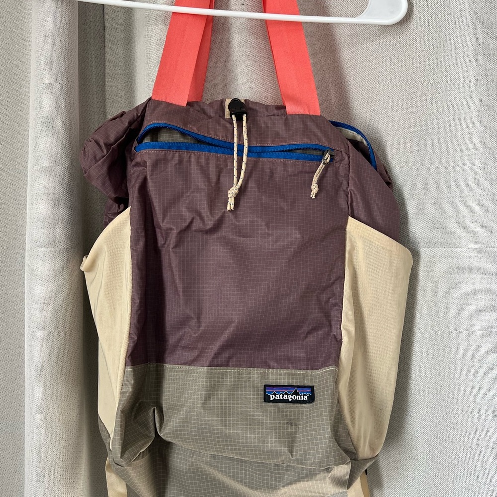 Patagonia like new ultra light weight backpack/tote - Picture 4 of 6